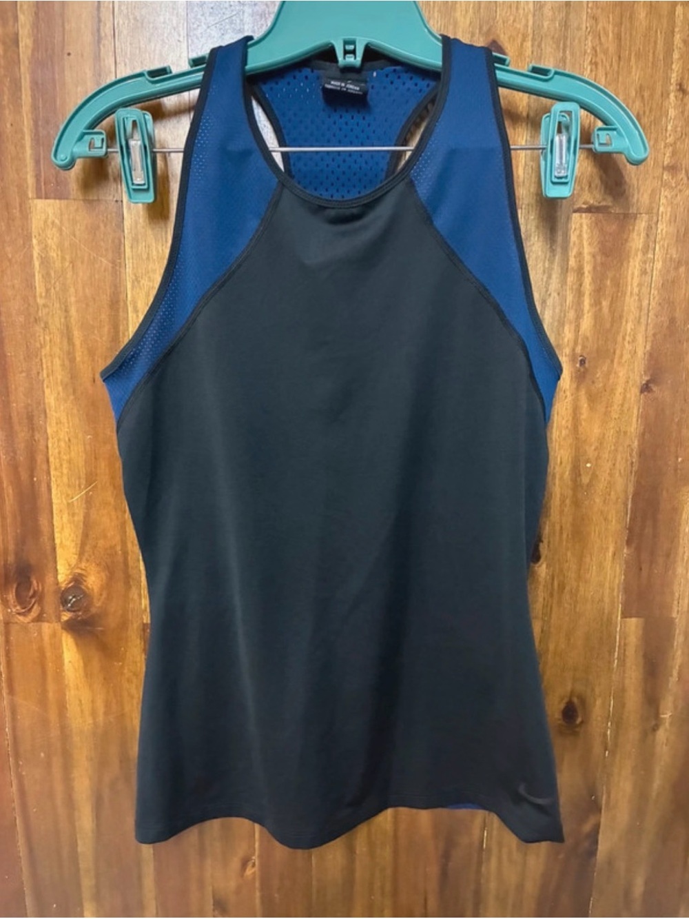 Nike Women’s Black & Navy Athletic Tank Top (M)